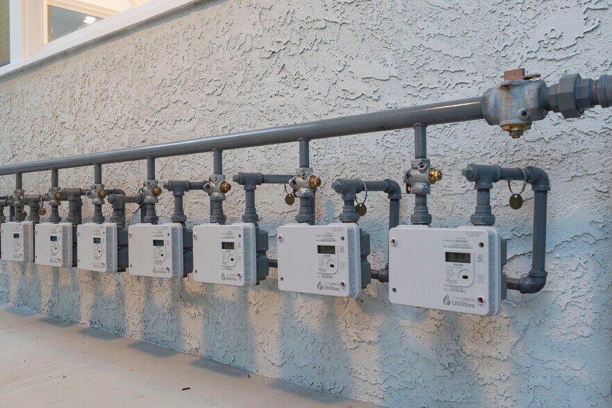 More Photos Of 1820 E 2nd St, Long Beach Apartments For Sale