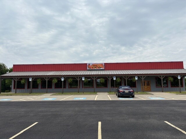Primary Photo Of 5581 S 9th St, Kalamazoo Restaurant For Sale