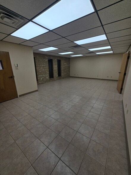 More Photos Of 3610-3616 Saturn Rd, Garland Office For Lease