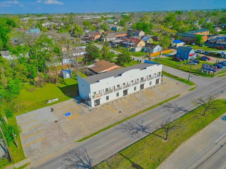 More Photos Of 7704 Irvington Blvd, Houston General Retail For Sale