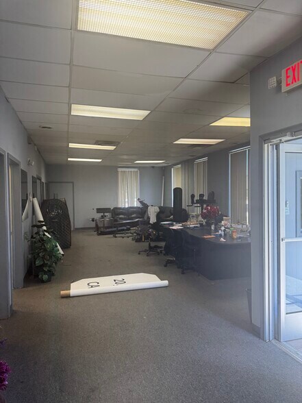 More Photos Of 34401 Commerce Rd, Fraser Warehouse For Lease