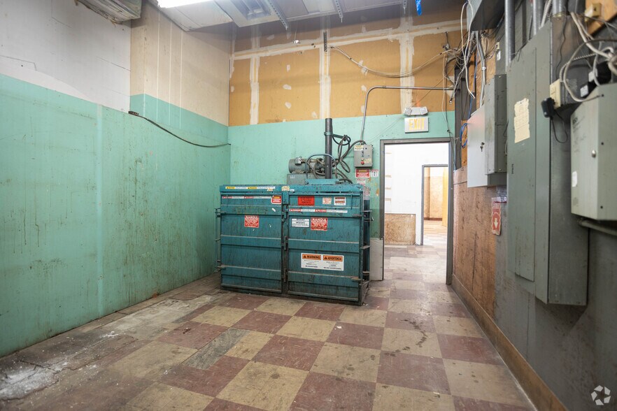 More Photos Of 17-21 N Pearl St, Albany Office For Sale