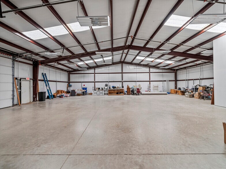 More Photos Of 10 Regency Dr, Wylie Light Distribution For Lease