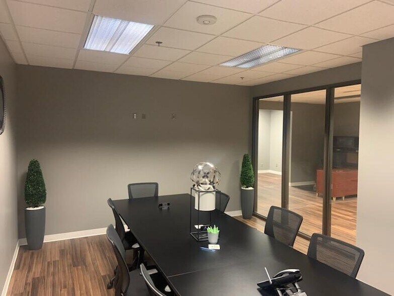 More Photos Of 340 E Big Beaver Rd, Troy Office For Lease