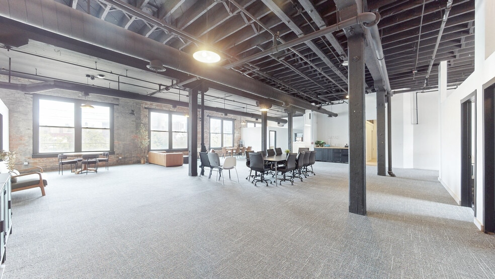 More Photos Of 2111 Center St, Cleveland Freestanding For Lease