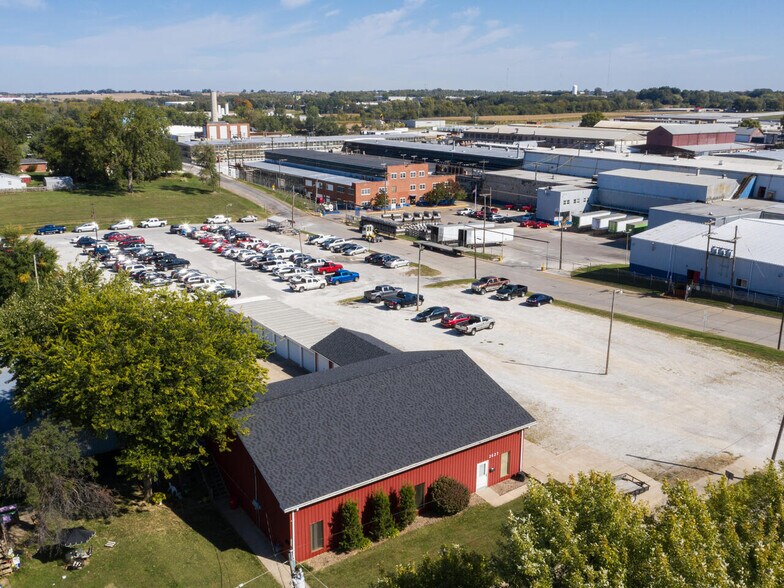 More Photos Of 2627 Cedar St, Quincy Warehouse For Sale