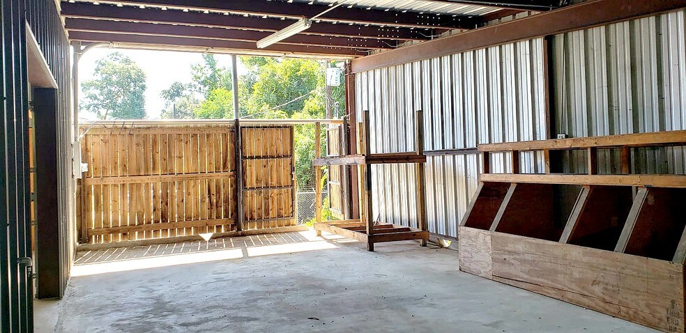 More Photos Of 32219 Tamina Rd, Magnolia Distribution For Lease