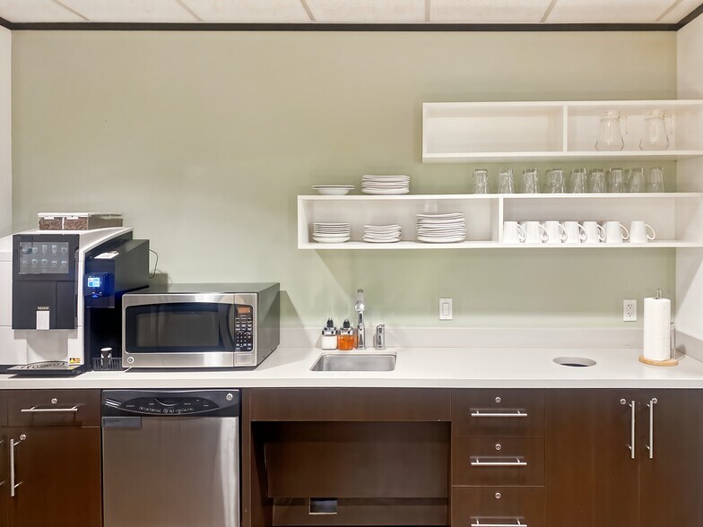 More Photos Of 2002 Timberloch Pl, The Woodlands Coworking Space