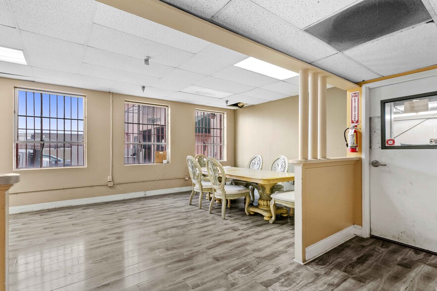 More Photos Of 3255 Saco St, Vernon Warehouse For Lease