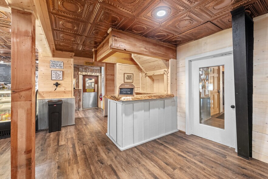 More Photos Of 17460 County Road 501, Bayfield Restaurant For Lease