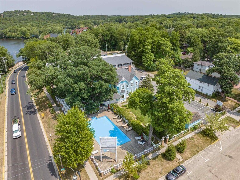 More Photos Of 910 River Rd, Wisconsin Dells Hotel For Sale
