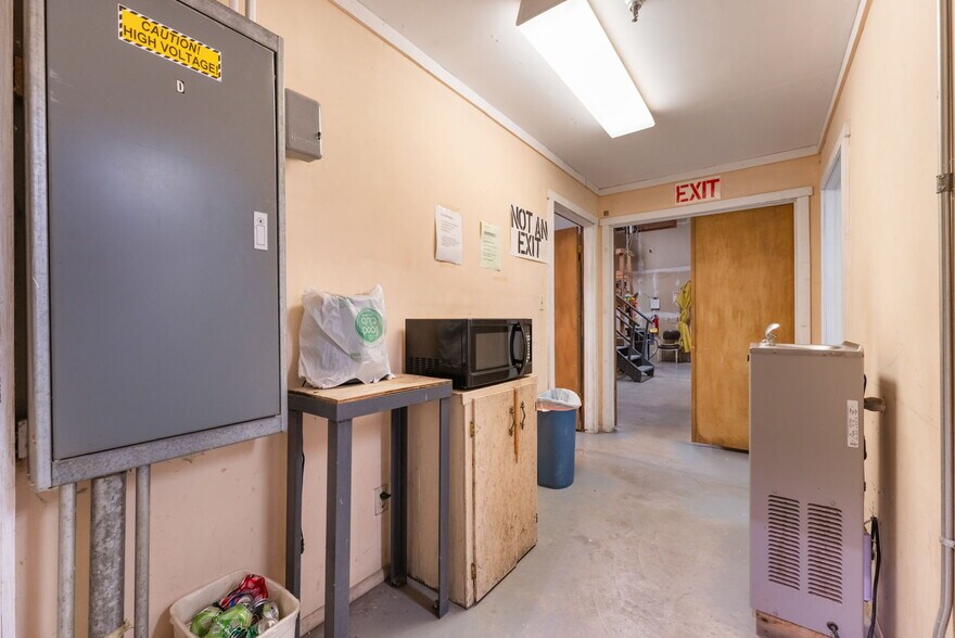 More Photos Of 480 Pat Ave, Overton Industrial For Sale