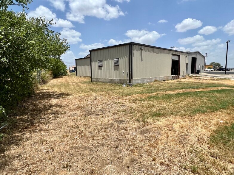 More Photos Of 5711 Monaco Cir, San Antonio Warehouse For Sale