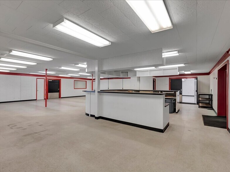 More Photos Of 3804 South St, Nacogdoches Warehouse For Sale