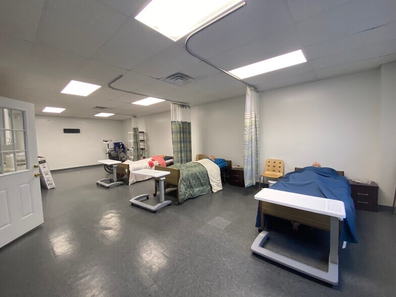 More Photos Of 2520-2522 N Broad St, Philadelphia Showroom For Lease