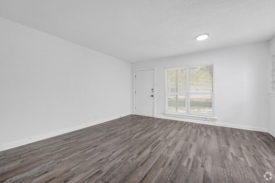 More Photos Of 3706 W 8th St, Dallas Apartments For Sale