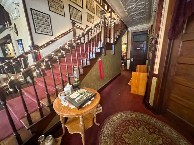 More Photos Of 211 W Kansas St, Crofton Hotel For Sale