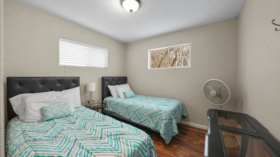 More Photos Of 91 Breeze Dr, Camdenton Hotel For Sale