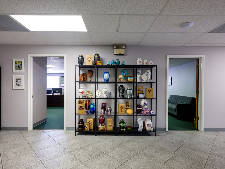 More Photos Of 2229 Whitfield Park Dr, Sarasota Warehouse For Sale