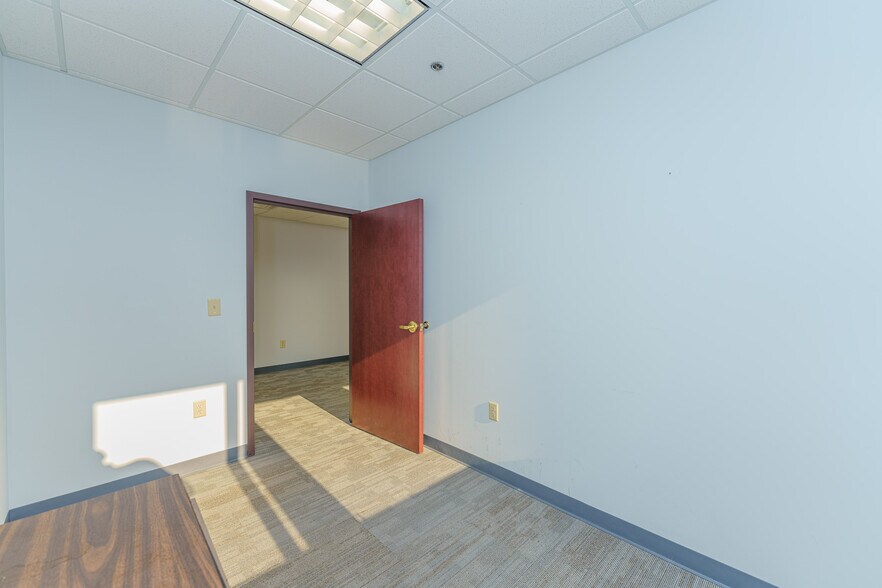 More Photos Of 10 Maxwell Dr, Clifton Park Medical For Lease