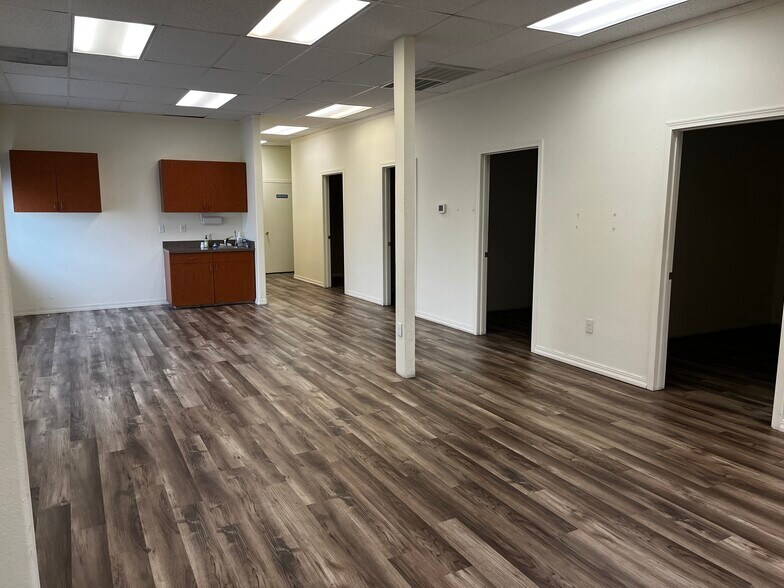 More Photos Of 11815 NE Highway 99, Vancouver Storefront Retail Office For Lease