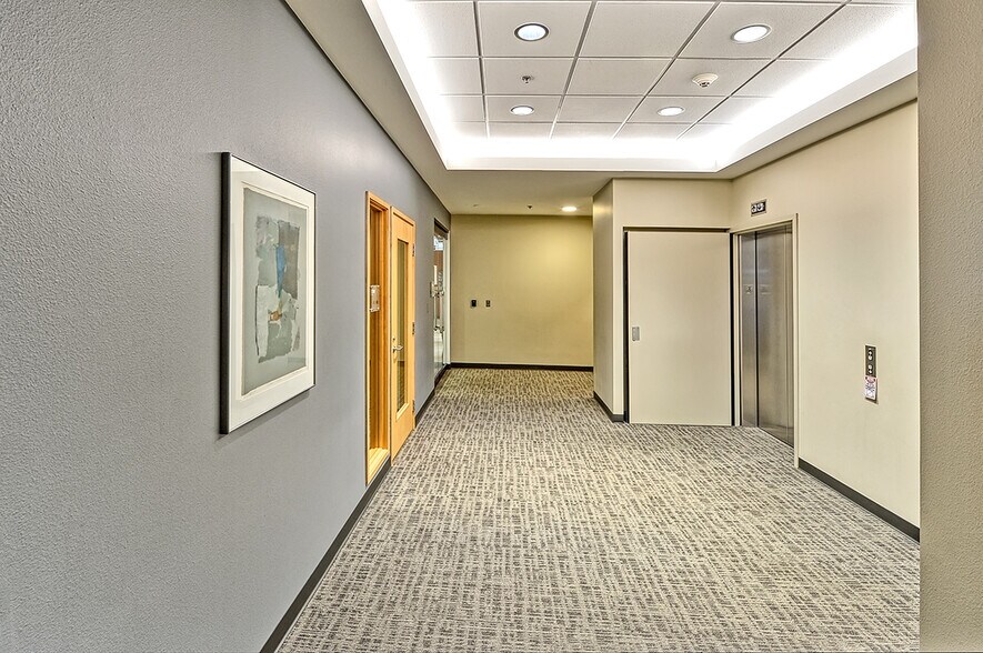 More Photos Of 2219 Rimland Dr, Bellingham Office For Lease
