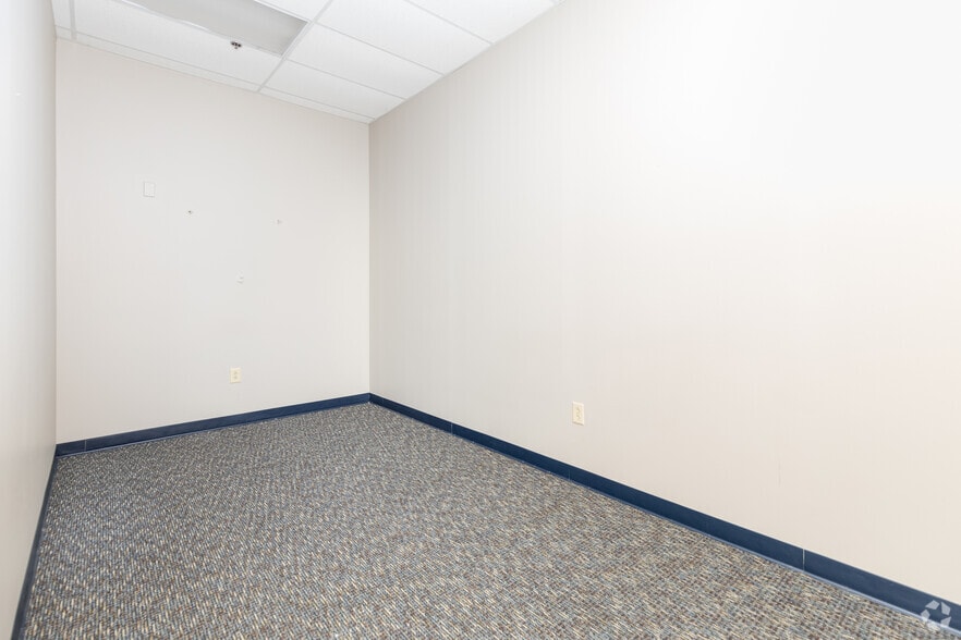 More Photos Of 2769 Chastain Meadows Pky NW, Marietta Unknown For Lease