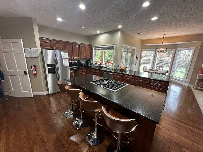 More Photos Of 13013 SE Rivercrest Dr, Vancouver Healthcare For Sale