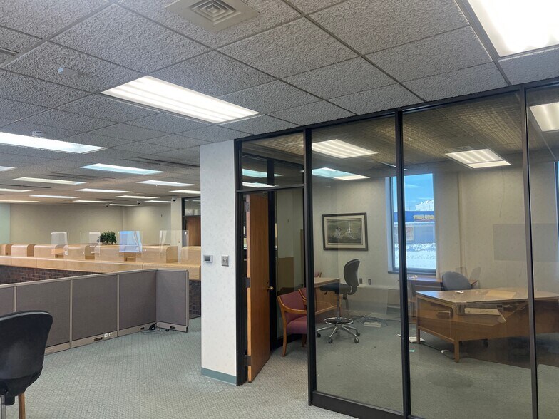 More Photos Of 660 N University Blvd, Middletown Office For Lease
