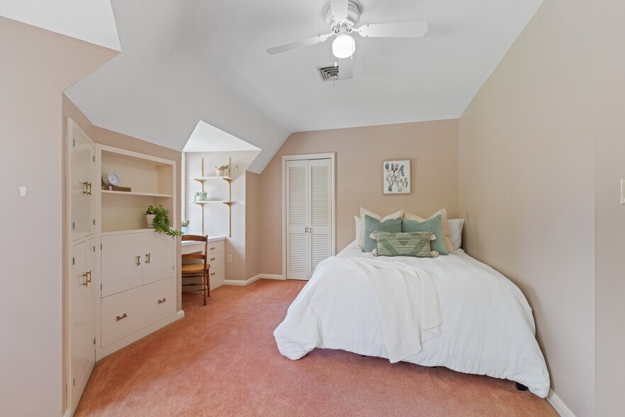 More Photos Of 1001 Cherry Heights Rd, The Dalles Flex For Sale