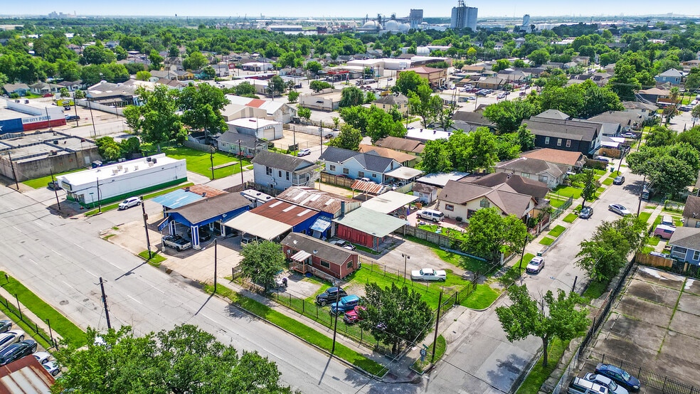 More Photos Of 1106 Wayside Dr, Houston Auto Repair For Sale
