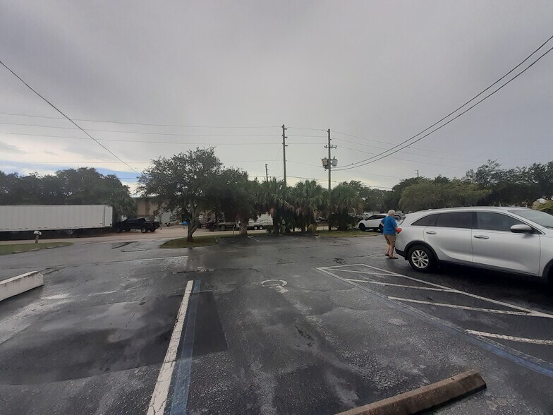 More Photos Of 4201-4205 116th Ter N, Clearwater Warehouse For Lease