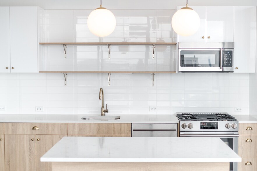 More Photos Of 5050 N Broadway St, Chicago Apartments For Lease