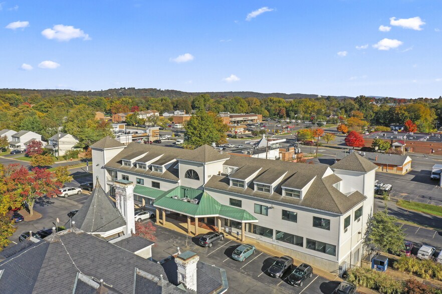 More Photos Of 602 S King St, Leesburg Medical For Sale