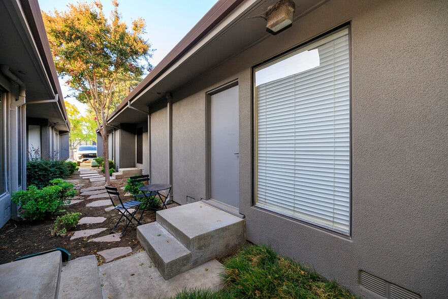 More Photos Of 1130 Coffee Rd, Modesto Medical For Sale