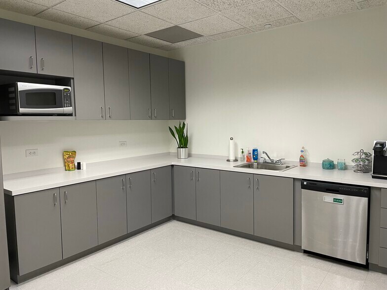 More Photos Of 1175 Peachtree St NE, Atlanta Office For Lease