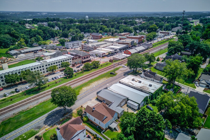 More Photos Of 152 E Shadburn Ave, Buford Office For Sale