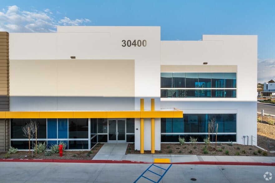 More Photos Of 30400 Commerce Ct, Murrieta Warehouse For Lease