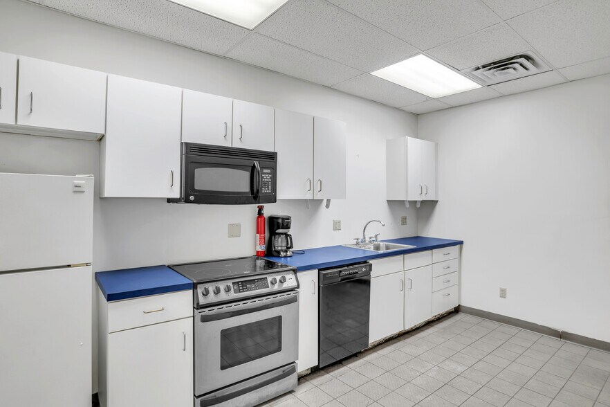 More Photos Of 253 Greenfield Rd, South Deerfield Auto Dealership For Sale