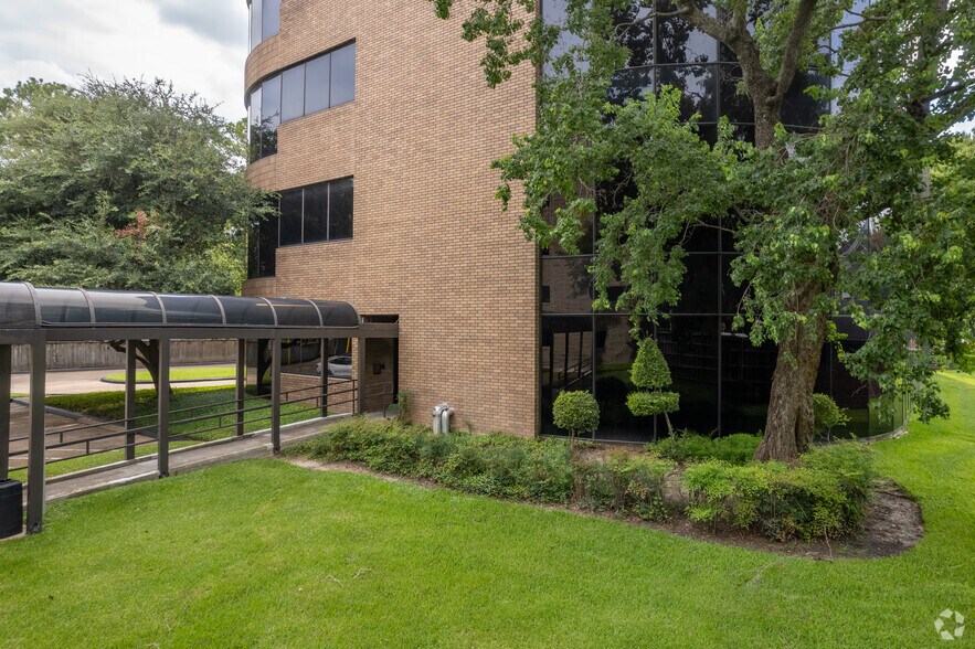More Photos Of 1811 Bering Dr, Houston Office For Lease