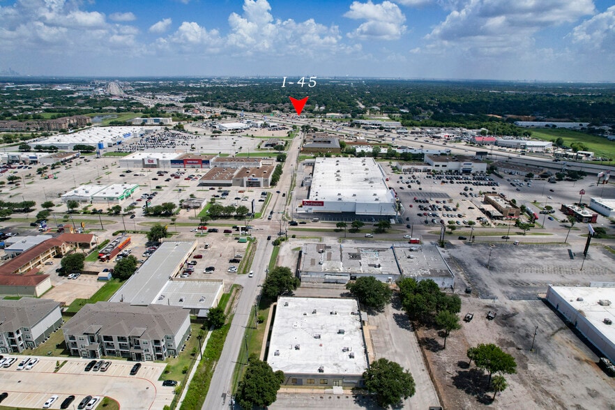 More Photos Of 9809 Rowlett St, Houston Showroom For Sale