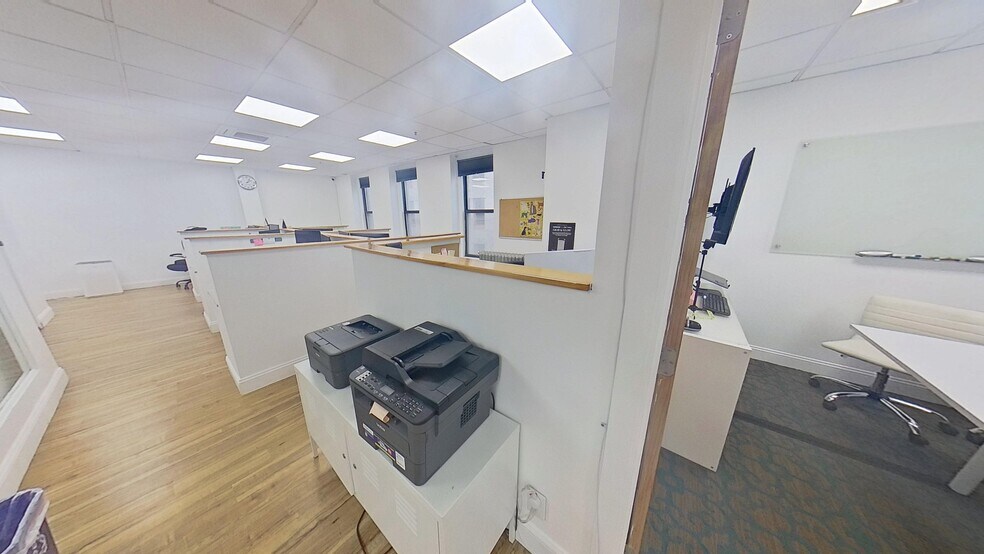 More Photos Of 120 W 31st St, New York Office For Lease