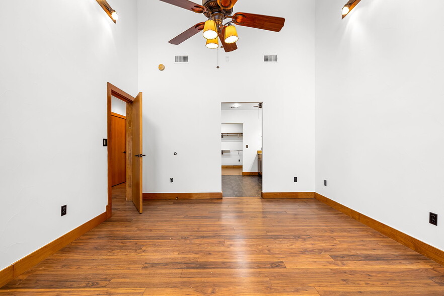 More Photos Of 1515 E Belt Line Rd, Carrollton Office Residential For Sale