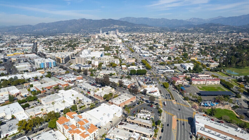 More Photos Of 316-318 Mira Loma Ave, Glendale Warehouse For Lease