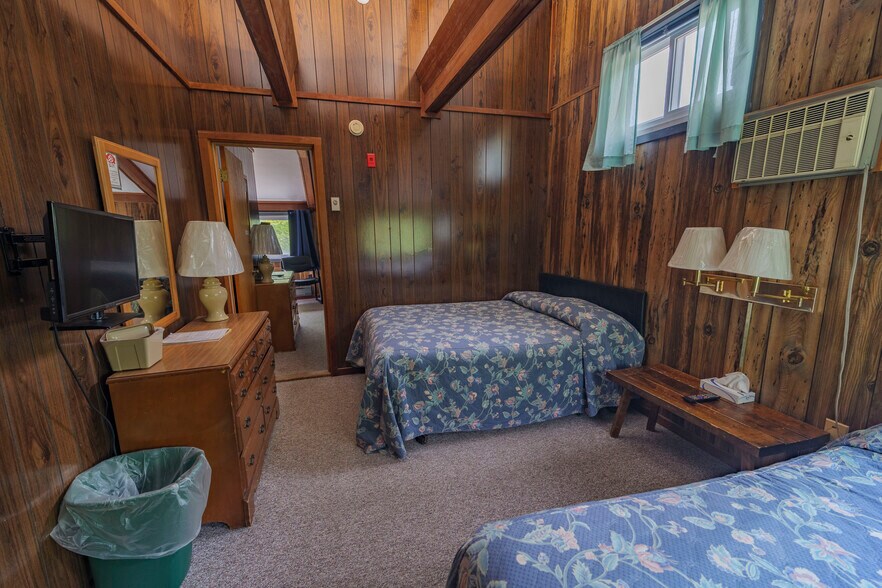 More Photos Of 6 Abroad Rd, West Dover Hotel For Sale