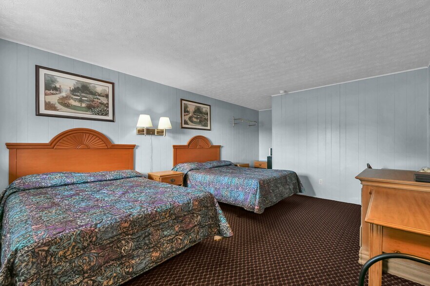 More Photos Of 1342 Hebron Rd, Heath Hotel For Sale