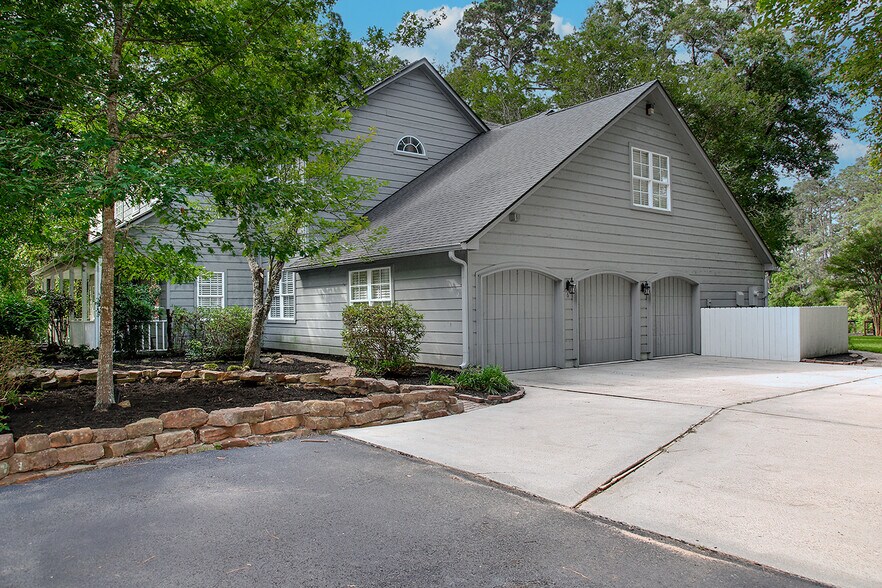 More Photos Of 15598 Bedford Ln, Conroe Specialty For Sale