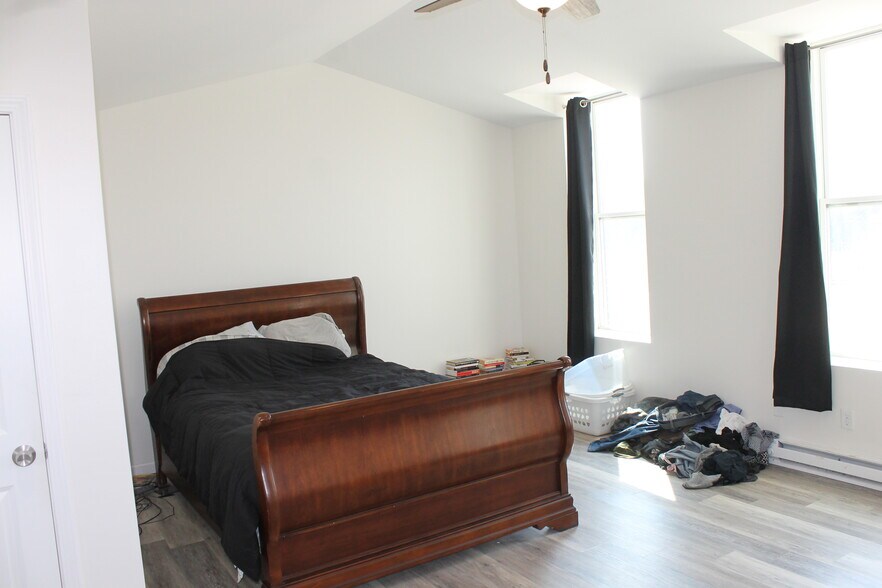 More Photos Of 154 E Railroad, Leland General Retail For Sale