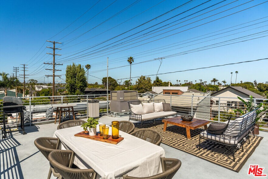 More Photos Of 1076 Palms Blvd, Venice Apartments For Sale