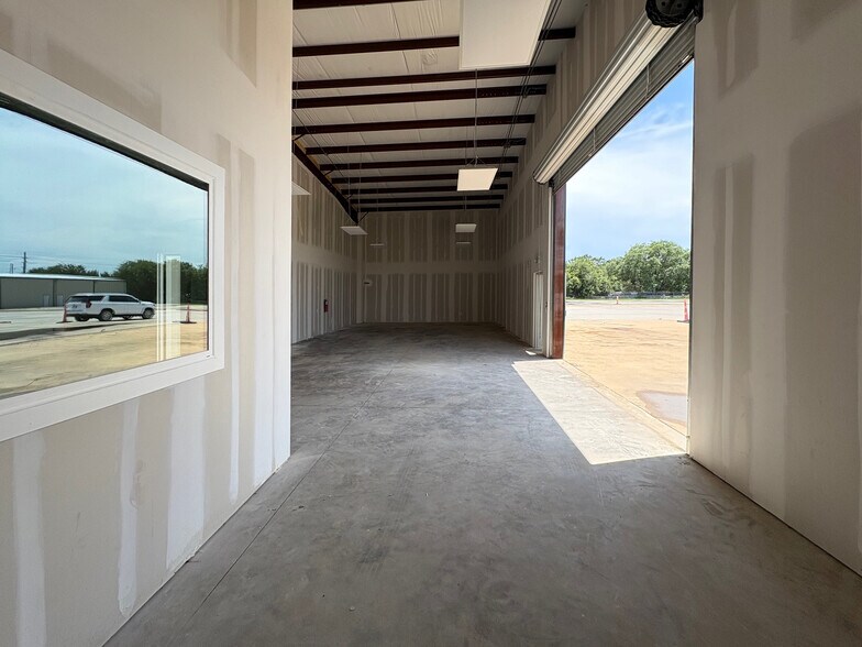 More Photos Of 18700 Becker Rd, Hockley Unknown For Lease